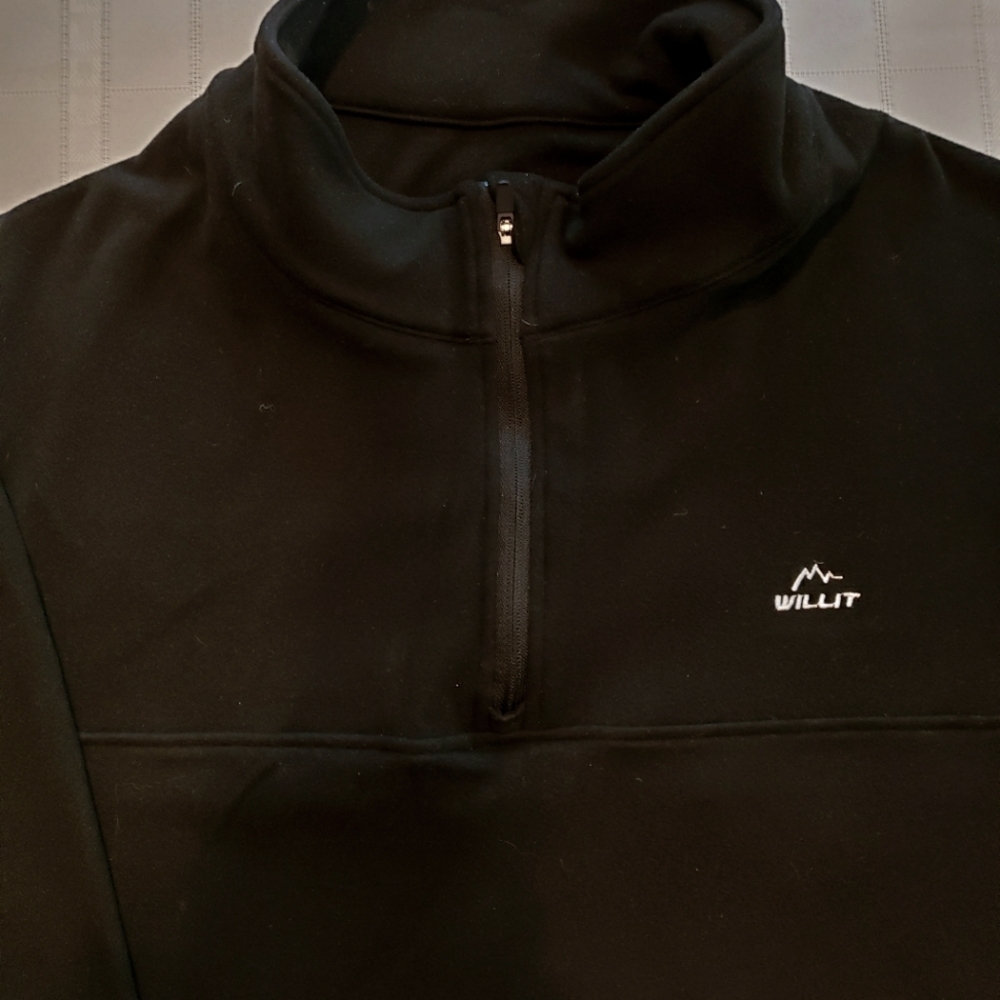 NWOT WILLIT fleece pullover.